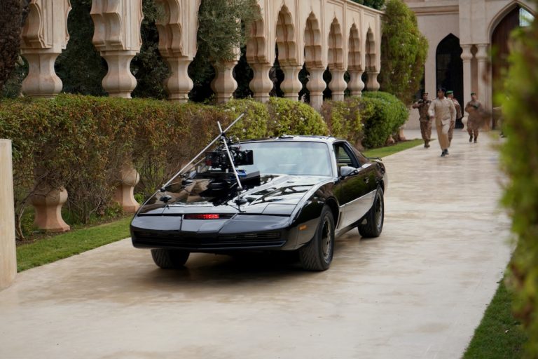 Kitt and David Hasselhoff flee from the palace in Ebisir