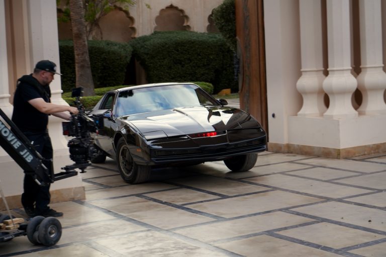 Kitt driving of the palace compoung with David Hasselhoff in front of the camera